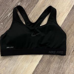 Nike black sports bra with removable pads